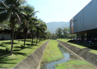 Entre dois pavilhões, foto MXL